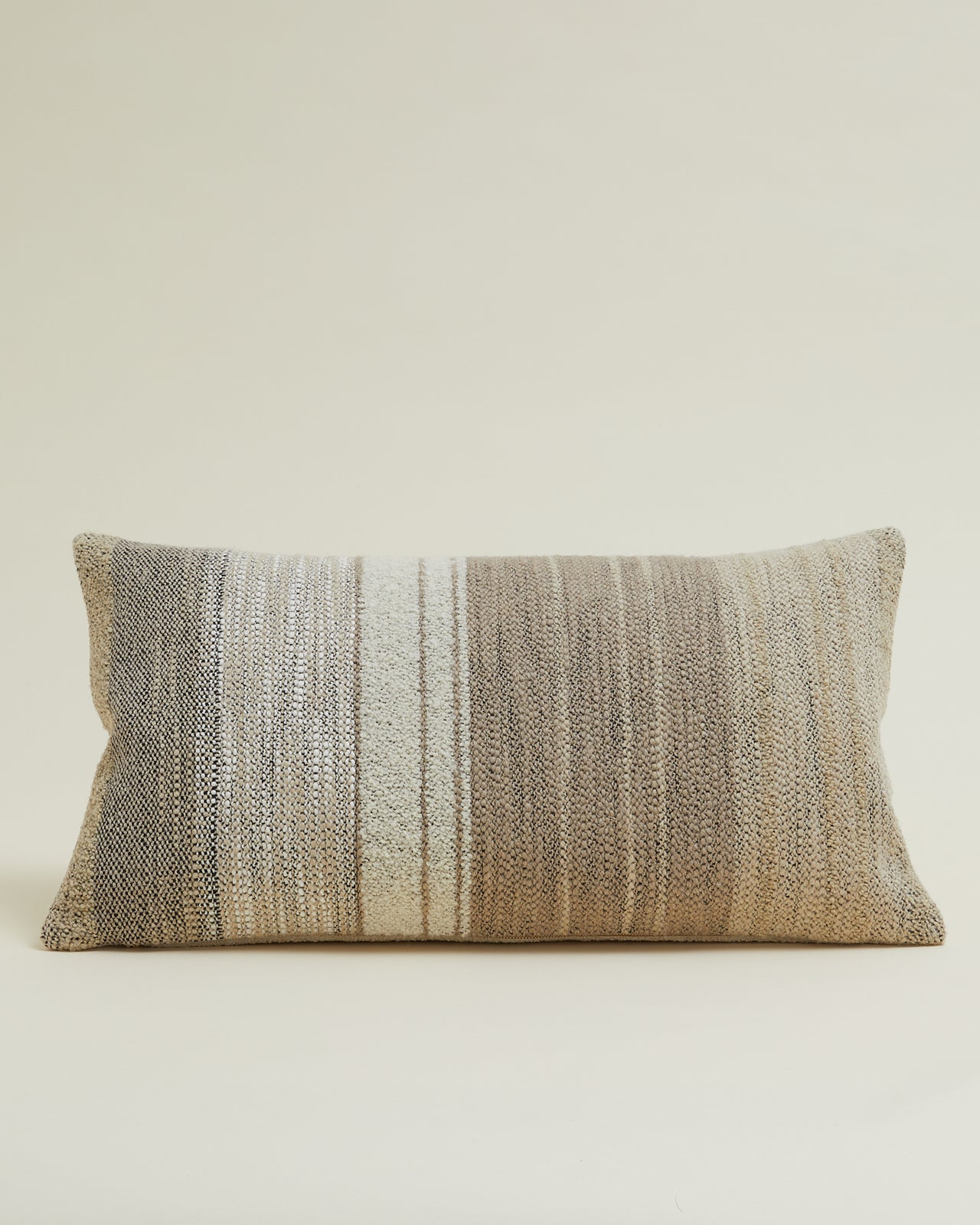 BIM textured pillow 70x40 cm